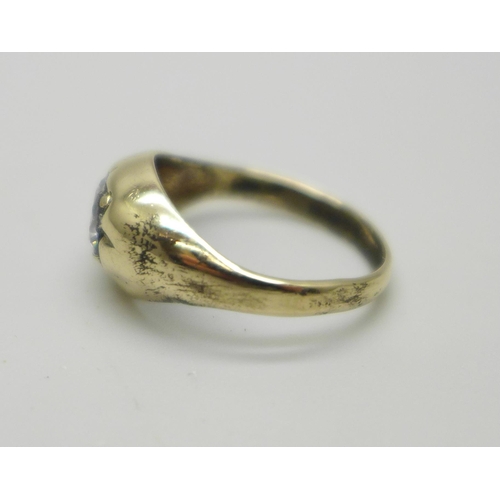 1046 - A 9ct gold ring set with diamond simulant, M/N, 2.3g