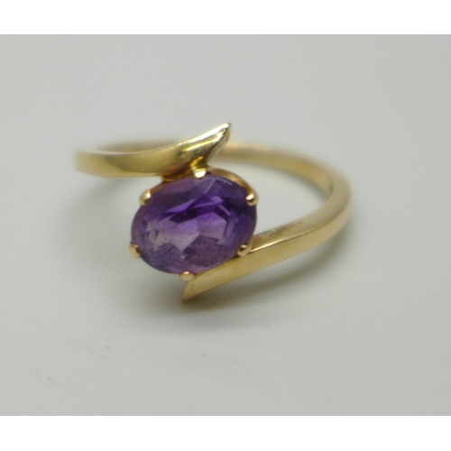 1047 - A 14ct gold and amethyst ring, 3.2g, M/N