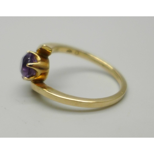 1047 - A 14ct gold and amethyst ring, 3.2g, M/N