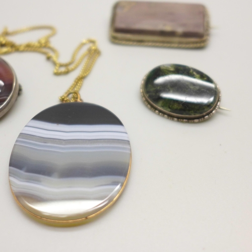 1065 - A gilt metal mounted agate pendant, a silver and agate brooch by Malcolm Gray, a moss agate brooch, ... 