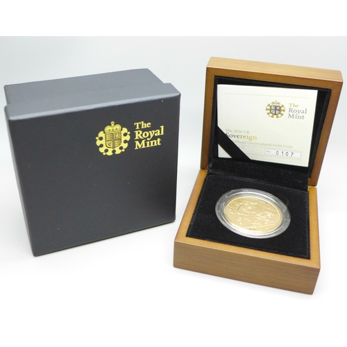 1071 - The Royal Mint The 2010 UK Sovereign £5 Brilliant Uncirculated Gold Coin, 39.94g, 0.9167 Au, (22ct g... 