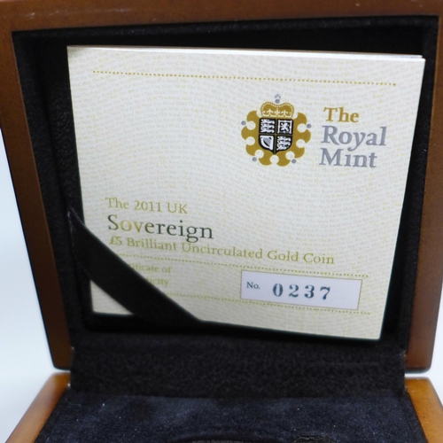 1072 - The Royal Mint The 2011 UK Sovereign £5 Brilliant Uncirculated Gold Coin, 39.94g, 0.9167 Au, (22ct g... 