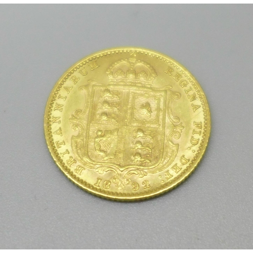 1076 - A Victorian 1892 shield back half sovereign