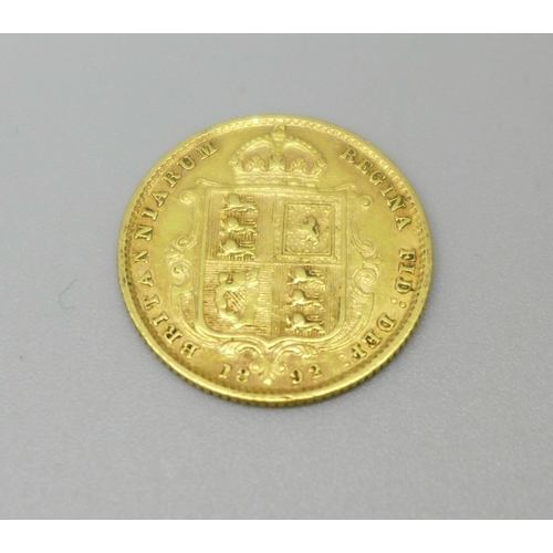 1078 - A Victorian 1892 shield back half sovereign