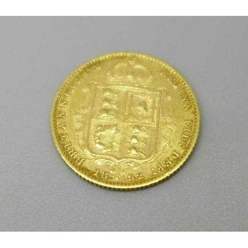 1093 - A Victorian 1892 shield back half sovereign