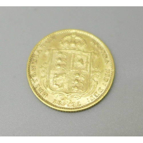 1097 - A Victorian 1892 shield back half sovereign