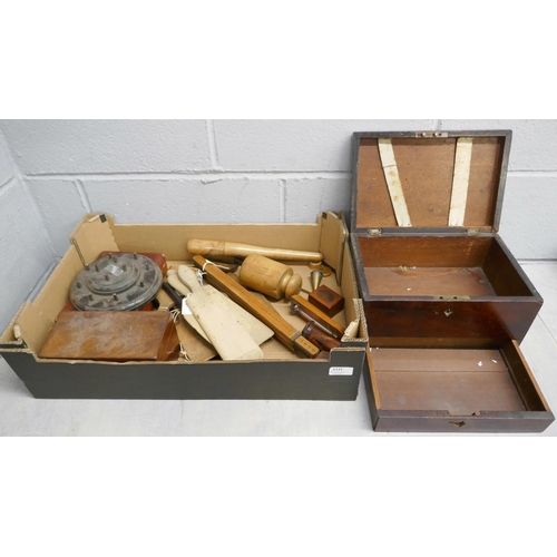 1131 - A box of assorted treen, including a bobbin stand and butter pats **PLEASE NOTE THIS LOT IS NOT ELIG... 