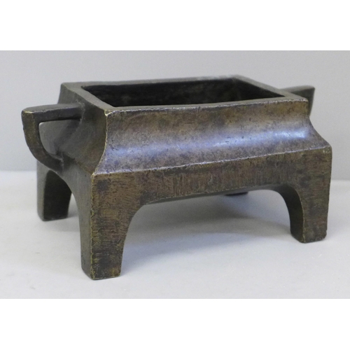 605 - A Ming style bronze incense burner, 17.5cm width with handles