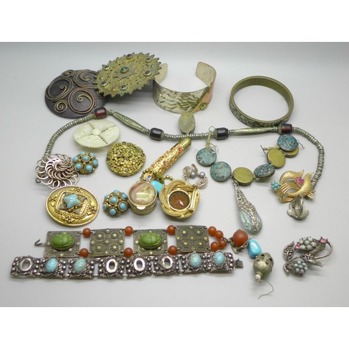 625 - A collection of Indian and Austrian jewellery, stones and crystal