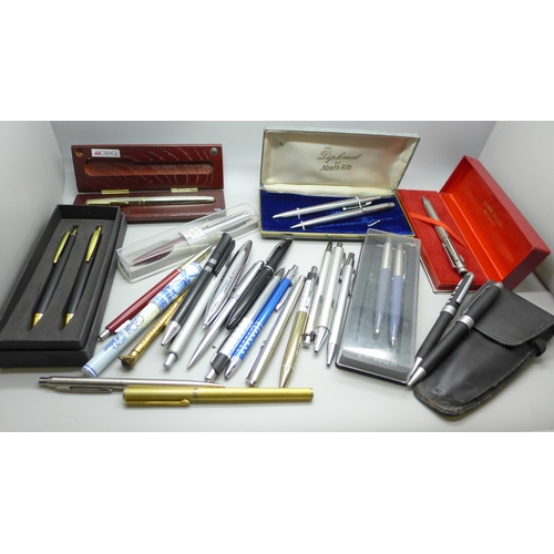 642 - A collection of ballpoint pens, pencils, including one Concorde branded, Parker, etc., approximately... 
