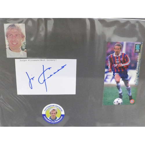 672 - Sporting memorabilia; Tottenham Hotspur autographs and programmes (20), autographs include Jurgen Kl... 