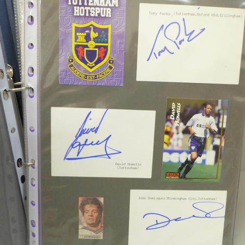 672 - Sporting memorabilia; Tottenham Hotspur autographs and programmes (20), autographs include Jurgen Kl... 