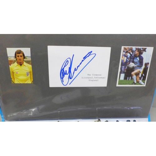 672 - Sporting memorabilia; Tottenham Hotspur autographs and programmes (20), autographs include Jurgen Kl... 