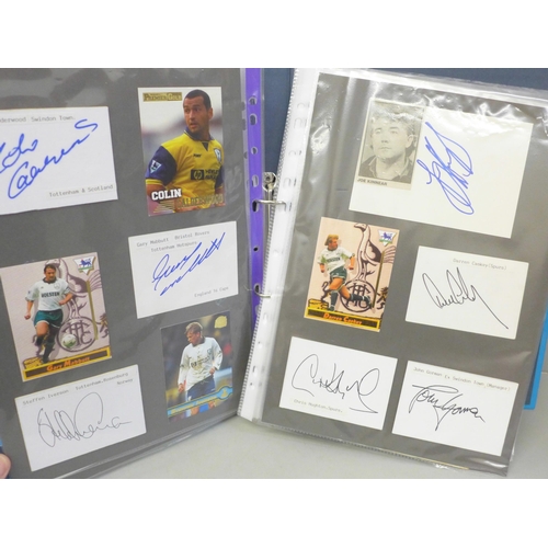 672 - Sporting memorabilia; Tottenham Hotspur autographs and programmes (20), autographs include Jurgen Kl... 