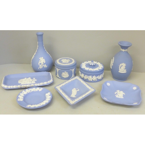 677 - Eight items of Wedgwood Jasperware