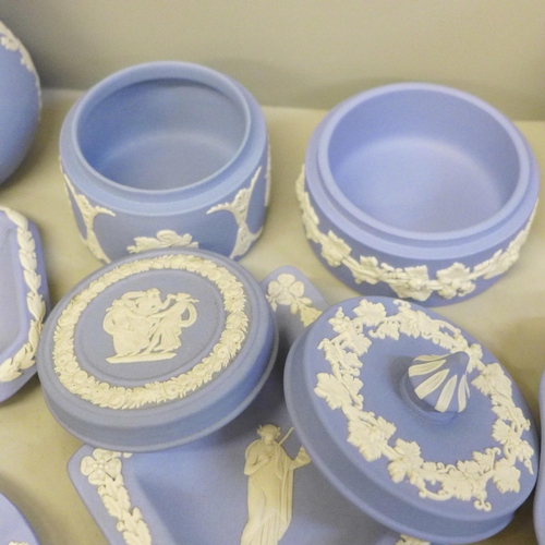 677 - Eight items of Wedgwood Jasperware