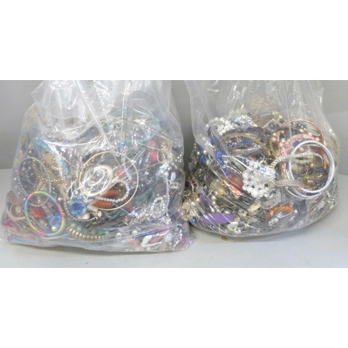 705 - A large quantity of costume jewellery