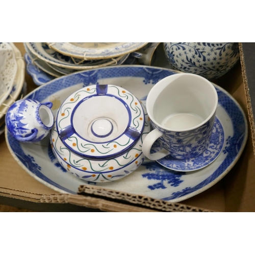 734 - A box of Chinese blue and white and Delft porcelain, some a/f **PLEASE NOTE THIS LOT IS NOT ELIGIBLE... 