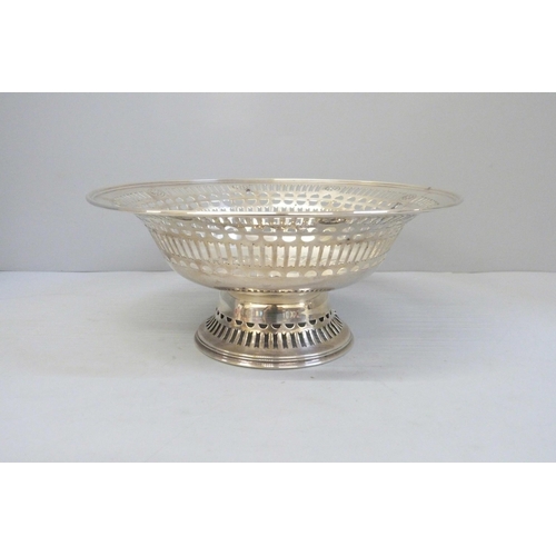 754 - A George V pierced silver pedestal bowl, Birmingham 1910, 283g, diameter 21.5cm