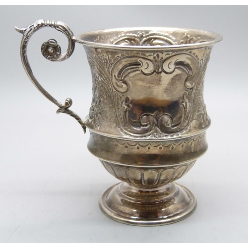 761 - A Victorian silver christening mug, Sheffield 1900, 91g