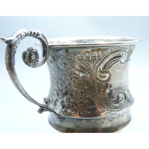 761 - A Victorian silver christening mug, Sheffield 1900, 91g