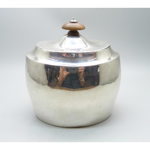 767 - A Victorian silver tea caddy, London 1882, 234g