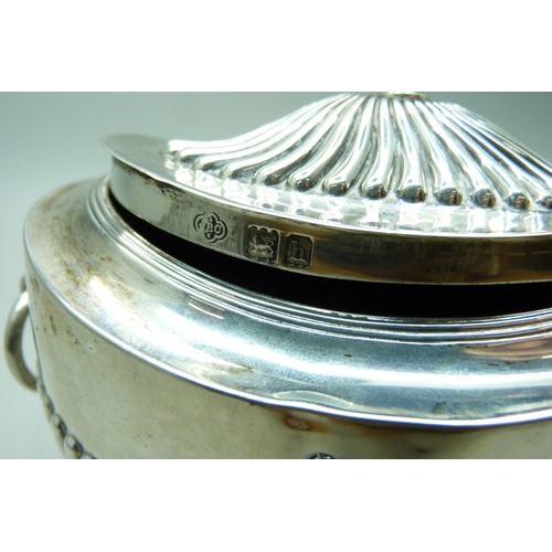 768 - An Edward VII silver tea caddy, London 1903, 150g