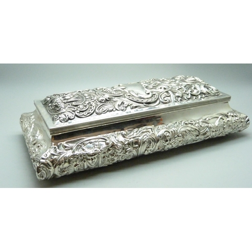 769 - A William Comyns large silver jewellery box, London 1897, 731g, 28cm wide