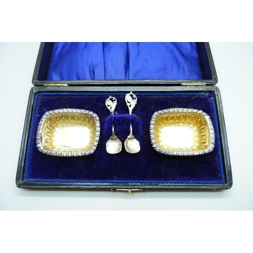 788 - Two pairs of Edward VII silver salts, boxed, Birmingham 1905 and 1907, 53g