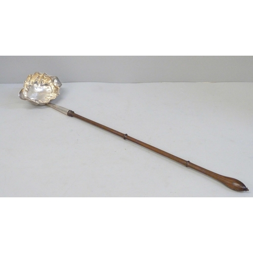 792 - A George III silver ladle, London 1772, Stephen Adams