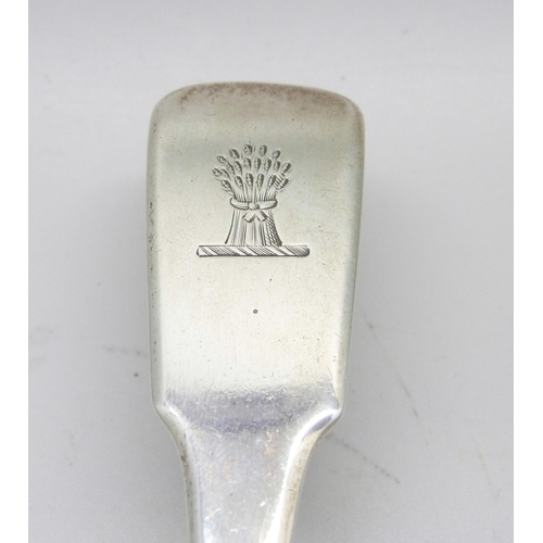 798 - A George IV silver fish slice, London 1821, William Knight II, 101g