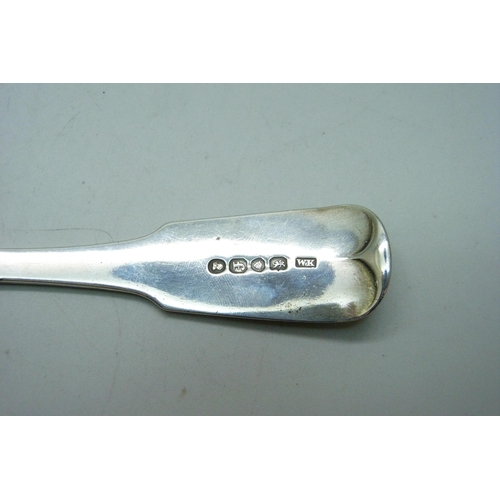 798 - A George IV silver fish slice, London 1821, William Knight II, 101g