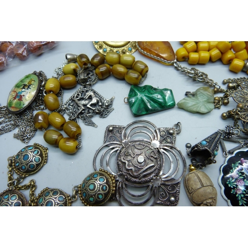 832 - Vintage jewellery including amber, bakelite and prayer beads