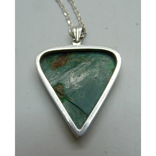 834 - A large silver and malachite pendant and chain, 30g