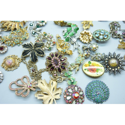 840 - Vintage costume jewellery