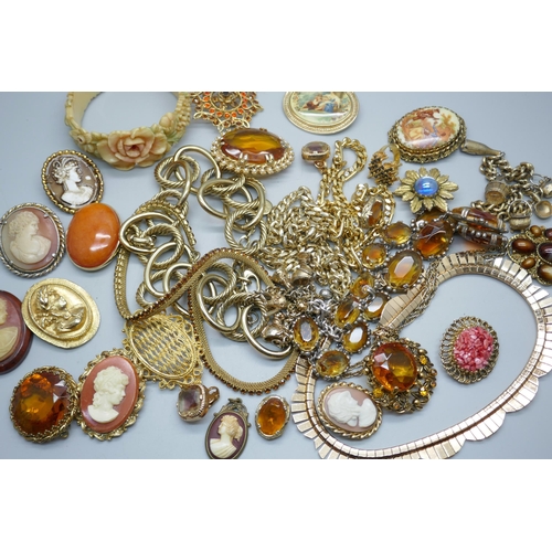 849 - Vintage costume jewellery