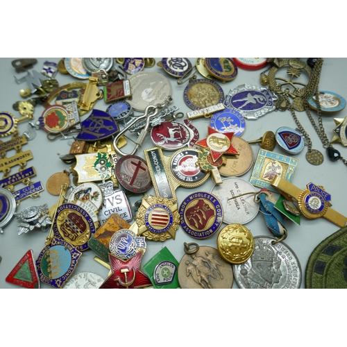 859 - Badges, medallions, etc.