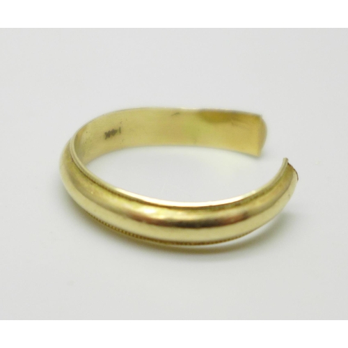 989 - A 14ct gold ring, a/f broken, 3.6g