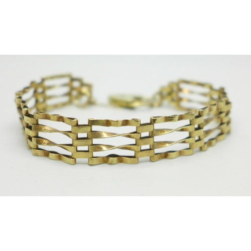 993 - A 9ct gold gate bracelet, 9.1g