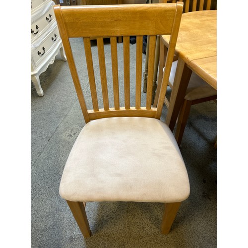 1556 - A beech extending dining table and four chairs