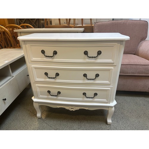 1559 - A white three drawer antique style chest