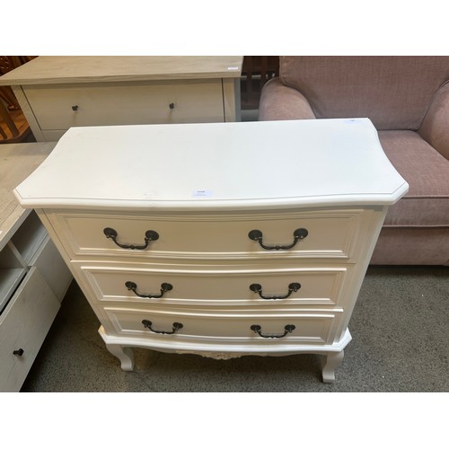 1559 - A white three drawer antique style chest