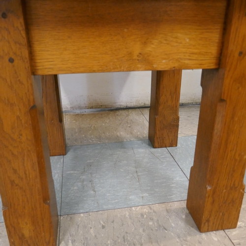 1541 - An oak lamp table