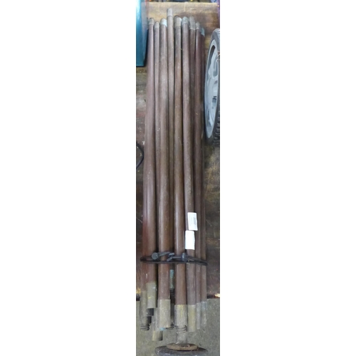 2032 - A set of 23 drain rods