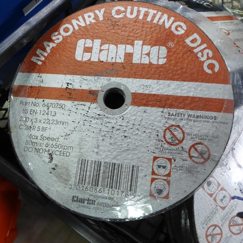 2034 - A tray of approx. 40 cutting and grinding discs including Clarke Masonry and Metal and a 355mm alumi... 