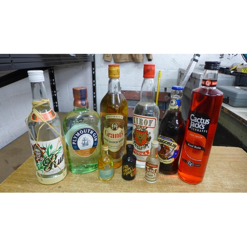 2075 - 5 Bottles of spirits; 70cl Plymouth Gin, 75cl Cactus Jack Kool Kola Schnapps, 75cl Grants Scotch Whi... 