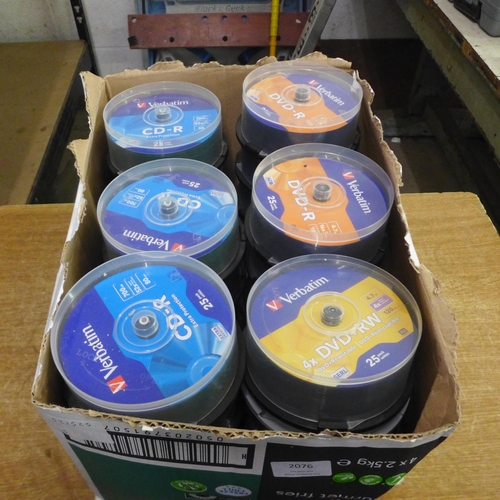 2076 - A large quantity of Verbatim CD-R, DVD-R and DVD + RW re-writable discs (all sealed and unused)