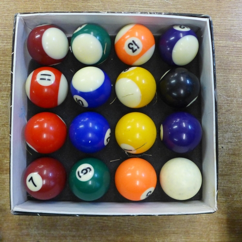 2089 - A set of spots and stripes pool balls