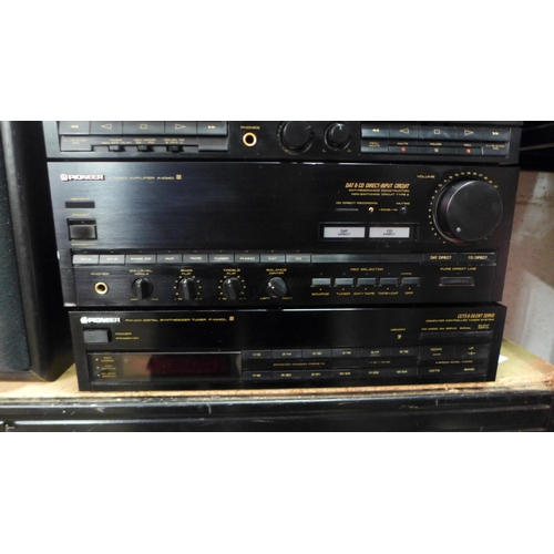 2122 - Pioneer stereo equipment including an A-X540 stereo amplifier, a CT-X540WR stereo double cassette de... 