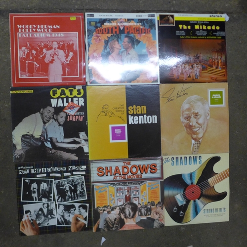 2141 - 200 LPs including Stan Keeton, Elvis Presley, Johnny Cash, Julian Lennon, Andy Williams, Sam Cooke, ... 